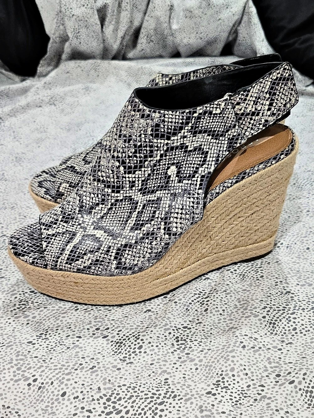 Aerosoles Hillside Snake Print Wedge Sandals Black & White